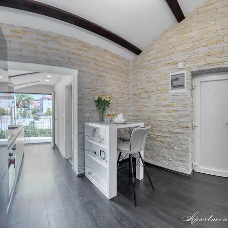 Penthouse Leonarda With Private Parking Apartment