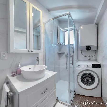 Apartment Penthouse Leonarda With Private Parking Pula