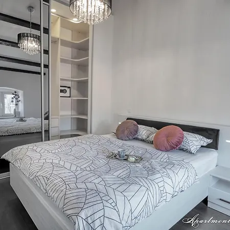 Penthouse Leonarda With Private Parking アパート